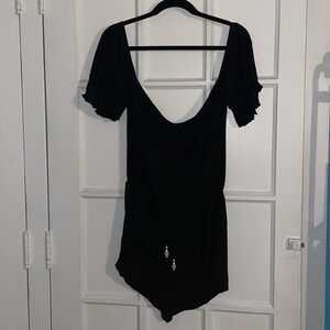 EUC Isabella Rose Black Broomstick Pleated Romper Large
